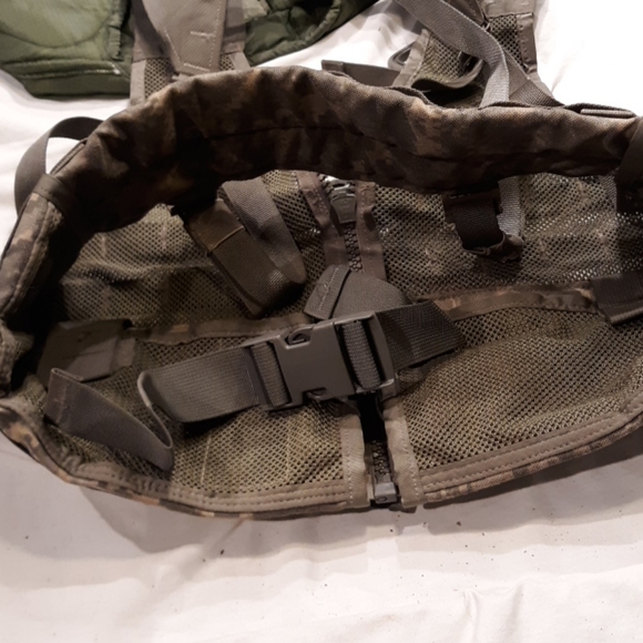 Military vest med/large - Picture 5 of 7